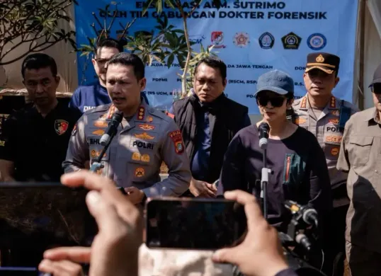 Kabidhumas Polda Metro Jaya, Kombes Budi Hermanto di lokasi ekshumasi di Kabupaten Banyumas, Jawa Tengah, Rabu, 12 Agustus 2026. (Sumber: Dok. Polda Metro Jaya)