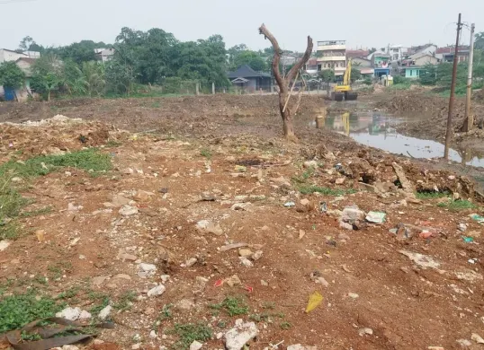 Alat berat dikerahkan ke Kali Pesanggrahan saat proses normalisasi. (Sumber: Dok. Istimewa)