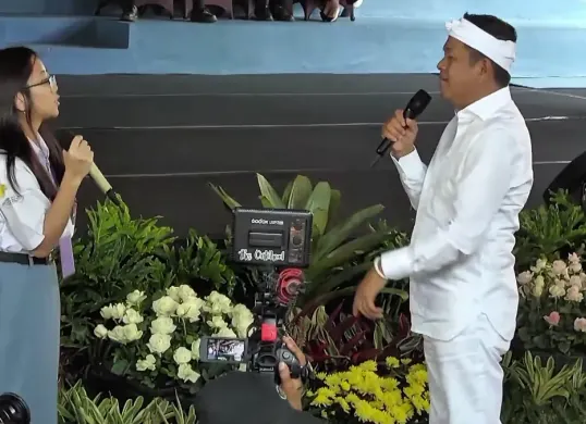Dinara Alivi Kinesya menolak bantuan biaya kos dari Dedi Mulyadi dan meminta agar bantuan tersebut diberikan kepada mahasiswa yang lebih membutuhkan. (Sumber: YouTube/ Sobat Japri)