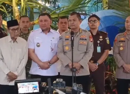 Plh Kapolres Metro Jakut, Kombes Oki Waskito saat memberikan keterangan pers terkait kasus tantangan hafalan Al-Quran berhadiah miras. (Sumber: Dok. Istimewa)