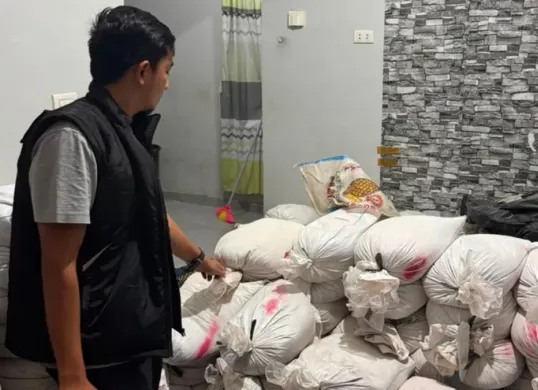 Dittipidter Bareskrim Polri menggagalkan dugaan penyelundupan 28 ton pasir timah yang rencananya dikirim ke Malaysia. (Sumber: Dok. Polda Metro Jaya)