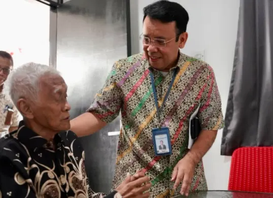 Kepala Sekretariat Kantor Staf Kepresidenan RI Prof. Dr. Achmad Tjachja saat mengunjungi putra Sayuti Melik, Heru Baskoro di Sentra Terpadu Pangudi Luhur (STPL), Bekasi, Jumat, 14 Agustus 2026. (Sumber: Istimewa)