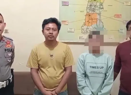 Polisi bersama orang tua berhasil menemukan korban anak wanita pelajar SMP yang hilang. (Sumber: Polsek Cinere)