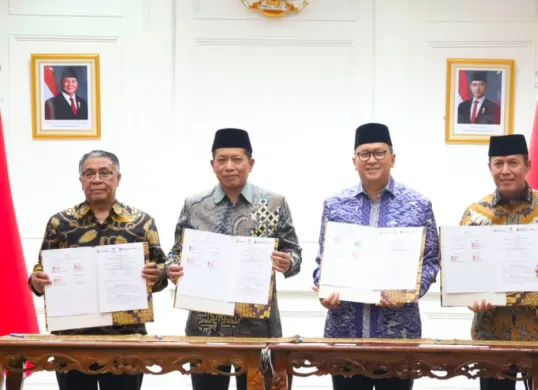 Penandatanganan Nota Kesepahaman (MoU) antara BAZNAS, Danantara, Kemenkop dan MES terkait memperkuat ekosistem zakat dan koperasi syariah pada Kamis, 13 Agustus 2026 di Jakarta. (Sumber: Istimewa)