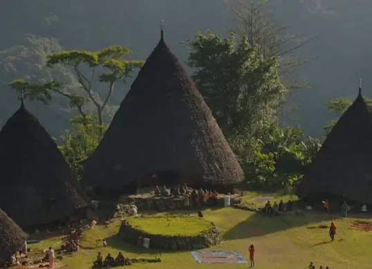 Desa Wisata Waerebo di Kabupaten Manggarai, NTT ditutup sementara setelah gempa 7,7 M yang mengguncang NTT pada hari ini, Sabtu, 15 Agustus 2026. (Sumber: Instagram/@floratama.idn)