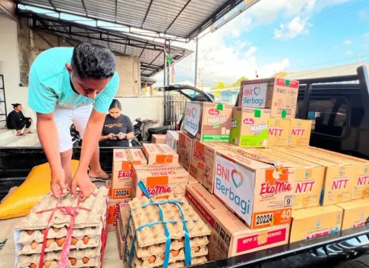 Bantuan kemanusiaan dari BNI untuk warga terdampak bencana gempa di wilayah Flores, NTT. (Sumber: Dok. BNI)