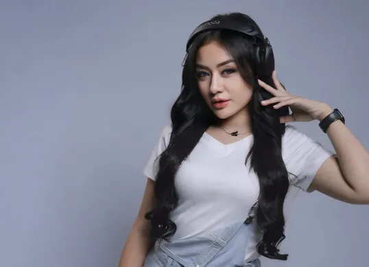 DJ Anggun Maharani, sosok yang telah lama berkecimpung di dunia hiburan dan kembali menjadi perhatian publik pada Agustus 2026. (Sumber: Instagram/@anggunmaharani05)