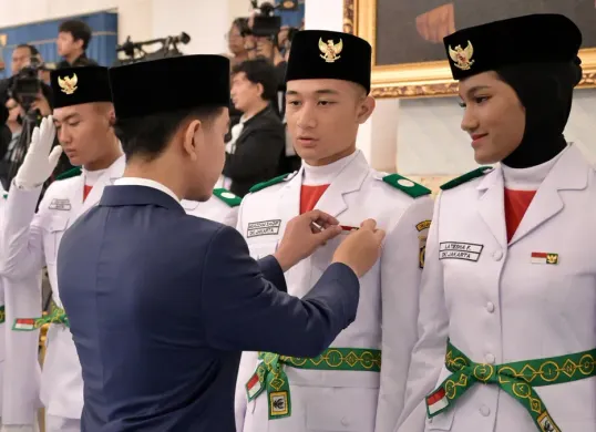 Ilustrasi - Profil Celina Olivia Apriani Theo, pembawa baki Bendera Merah Putih saat upacara HUT ke-81 RI di Istana Merdeka (Sumber: Sekretariat Kabinet RI)