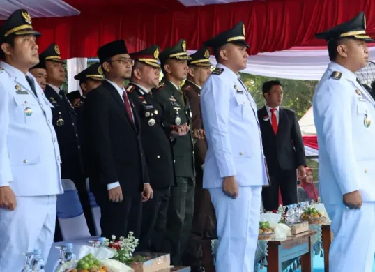 Wali Kota Depok, Supian Suri memimpin upacara HUT ke-81 RI di Lapangan Depok Open Space, Balai Kota Depok, Senin, 17 Agustus 2026. (Sumber: Dok. Istimewa)
