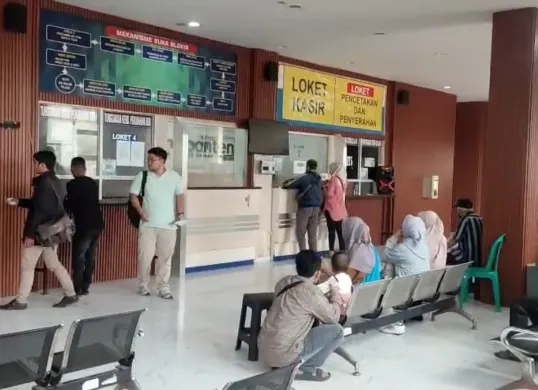 Situasi Gedung Samsat Balaraja, Kecamatan Balaraja, Kabupaten Tangerang. (Sumber: Poskota/Veronica Prasetio)
