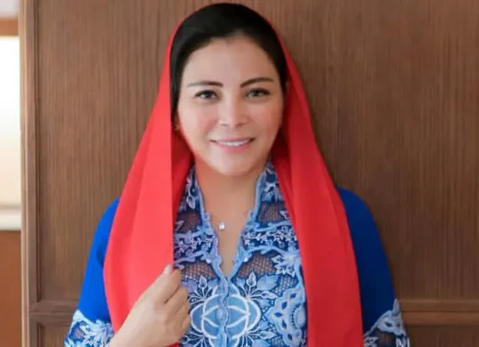 Sosok politisi PAN, Sari Widyastuti Pramono yang diduga gusur lapak UMKM di Tebet untuk bangun dapur MBG. (Sumber: Instagram/@danielkampua)