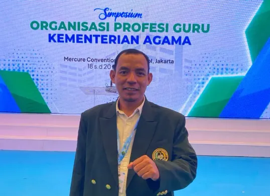 Salah seorang pengurus konfederasi guru asal Kabupaten Pandeglang, Fahru Rijal menghadiri Simposium Organisasi Profesi Guru Kemenag di Mercure Convention Center Ancol, Jakarta Utara, Selasa, 18 Agustus 2026. (Sumber: Dok. Istimewa)