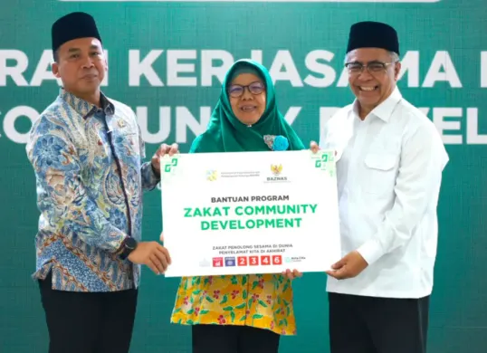 Potret BAZNAS dan Kementerian Kependudukan dan Pembangunan Keluarga/BKKBN saat meluncurkan program Zakat Community Development (ZCD). (Sumber: Istimewa)