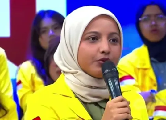 Profil Fathimah Azzahra, Wakil Ketua BEM UI yang jadi sorotan usai demo di Jakarta. (Sumber: Instagram/@fathimahazzhr dan tvOne)