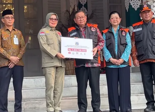 Penyerahan bantuan dari BUMD Jakarta untuk korban gempa NTT di Pendopo Balai Kota DKI Jakarta, Kamis, 20 Agustus 2026. (Sumber: Dok. Istimewa)