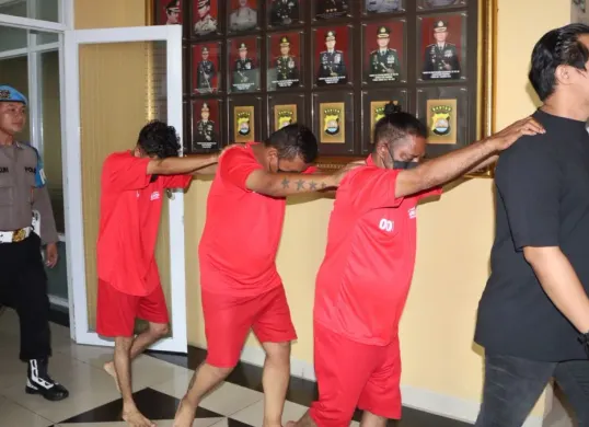 Pelaku pemeras santri digiring Polresta Tangerang. (Sumber: Dok. Istimewa)