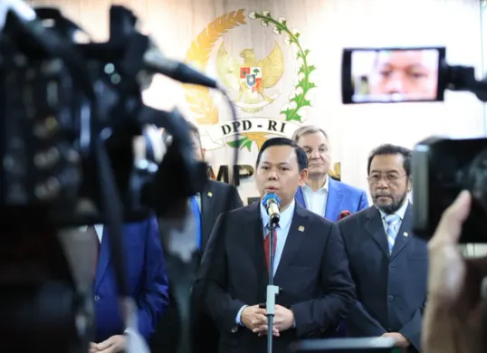Potret Ketua DPD RI, Sultan Bahtiar Najamudin yang menyoroti soal penguatan restorasi lahan gambut. (Sumber: Istimewa)