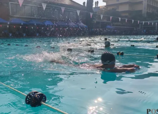 Riuh para atlet mewarnai Kolam Renang Yadika atau Tanjungsari Sport Centre, Sumedang, Sabtu 22 Agustus 2026. (Sumber: Pos Kota/Gatot Poedji Utomo)