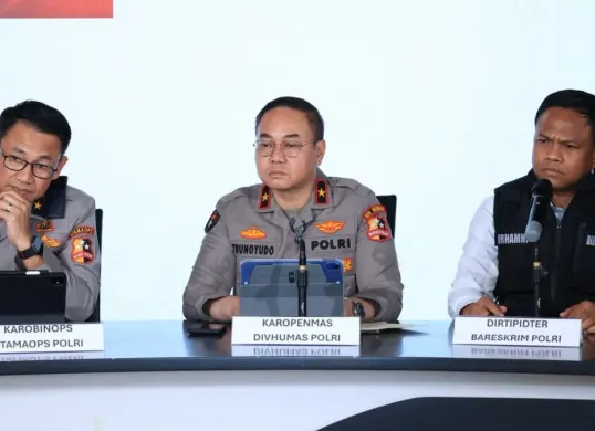 Bareskrim) Polri memberikan keterangan pers terkait penanganan dugaan praktik pembukaan lahan dengan cara dibakar menjadi salah satu pemicu karhutla di sejumlah wilayah Indonesia. (Sumber: Dok. Polri)