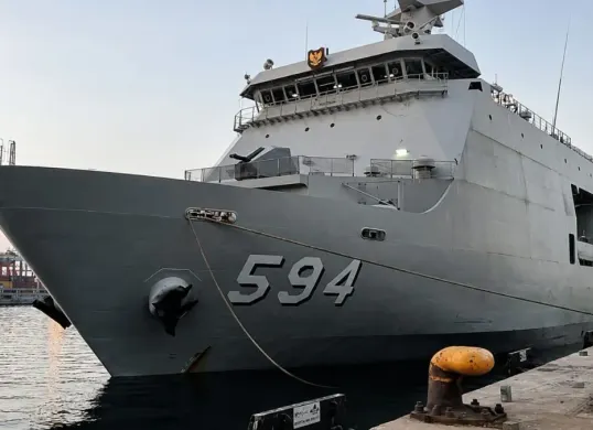 Kapal RI Semarang-594 mengangkut bantuan logistik untuk korban terdampak bencana di NTT dari Pelabuhan Tanjung Priok, Jakarta, tujuan Labuan Bajo, Sabtu, 22 Agustus 2026. (Sumber: Dok. BNPB)