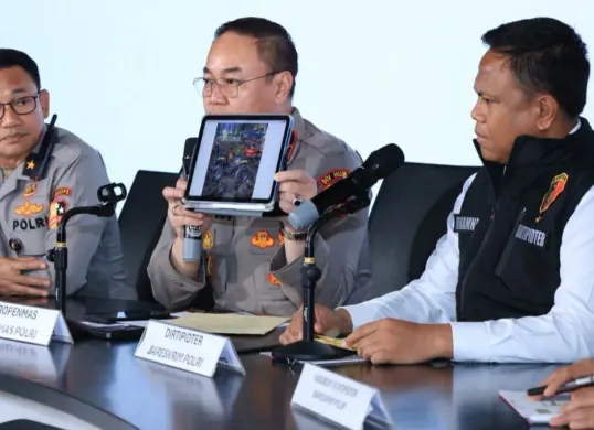 Bareskrim Polri memberikan keterangan pers penanganan dugaan praktik pembukaan lahan dengan cara dibakar menjadi salah sebuah pemicu karhutla. (Sumber: Dok. Polri)
