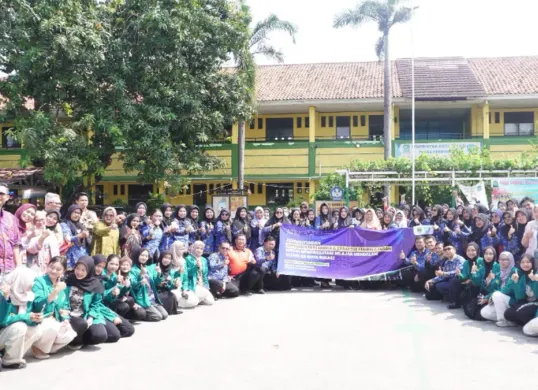 Potret kegiatan "Pendampingan Guru SD dalam Memfasilitasi Deep Learning dengan Pendekatan Saintifik yang Terintegrasi Bahan Ajar Digital" yang diikuti oleh 24 guru sekolah dasar dari berbagai sekolah di wilayah Bekasi Barat. (Sumber: Istimewa)