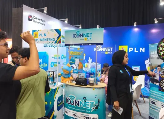 Pengunjung menikmati keseruan fun games di booth PLN UP3 Menteng dalam gelaran Festival Musik Lapanada 2026. (Sumber: Dok. PLN UID Jakarta Raya)