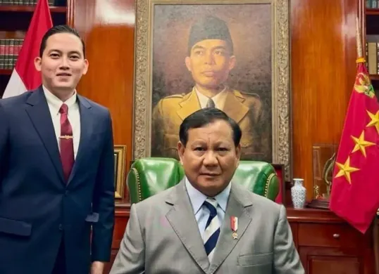 Presiden Prabowo Subianto dan ajudannya Rizky Irmansyah. (Sumber: Instagram/@rizky_irmansyah)