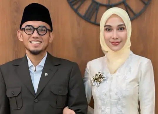 Profil dan biodata Dokter Naya, istri Wamenhaj Danhil Anzar yang dituding pelakor. (Sumber: Instagram/@dok.nay)
