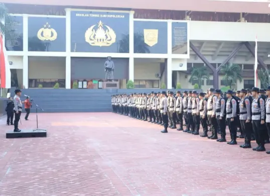 Polri mengerahkan 403 personel Satgas Penyuluhan dan Edukasi Pencegahan Karhutla ke delapan wilayah Polda, Rabu, 26 Agustus 2026. (Sumber: Dok. Polri)