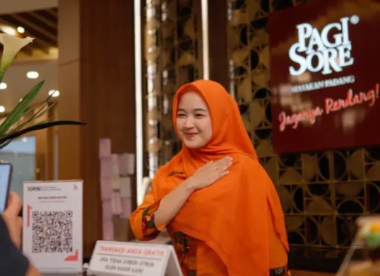 Potret dukungan BNI kepada RM Pagi Sore dalam akselerasi digitalisasi operasional hingga efisiensi layanan konsumen. (Sumber: BNI)