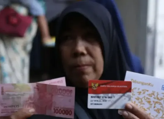 Ilustrasi penerima bantuan sosial DKI Jakarta. Pencairan KAJ, KLJ, dan KPDJ 2026 masih menunggu penyelesaian proses administrasi. (Sumber: Facebook)