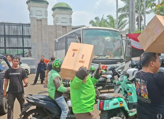 Suasana di depan Gedung Dewan Perwakilan Rakyat (DPR), Senayan, Jakarta Pusat menjelang aksi demonstrasi, Rabu, 26 Agustus 2026. (Sumber: Pos Kota/Ali Mansur)
