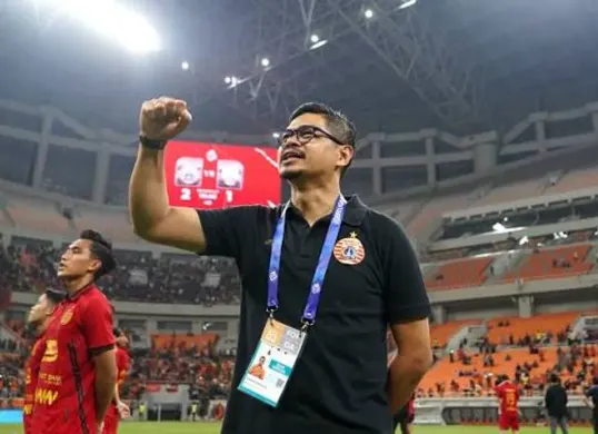 Direktur Olahraga Persija Jakarta Bambang Pamungkas memberikan penjelasan mengenai polemik kenaikan harga tiket dan alokasi khusus bagi The Jakmania. (Sumber: Persija)