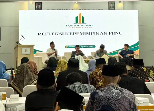 Sejumlah ulama dan tokoh Nahdliyin mengikuti Halaqah Refleksi Kepemimpinan PBNU di Aula Universitas Darul Ulum, Jombang, menjelang Muktamar NU ke-35. (Sumber: Istimewa)