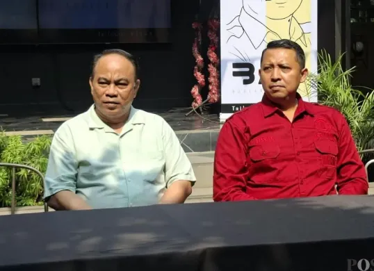 Ketum Projo Budi Arie Setiadi (kiri) dan Ketum Baramuda 08 Rhesa Yoga (kanan) saat jumpa pers di Jakarta, Jumat, 28 Agustus 2026. (Sumber: Poskota/Angga Pahlevi)