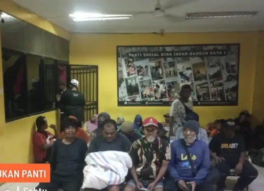 Para PPKS Haji Gocap dibawa ke Panti. (Sumber: Sudinsos Jakarta Selatan)