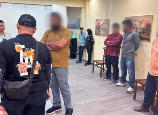 Lima WNA India dideportasi tim Imigrasi Jakarta Selatan dugaan kasus menjadi korban TPPO. (Sumber: Dok. Imigrasi Humas Depok)