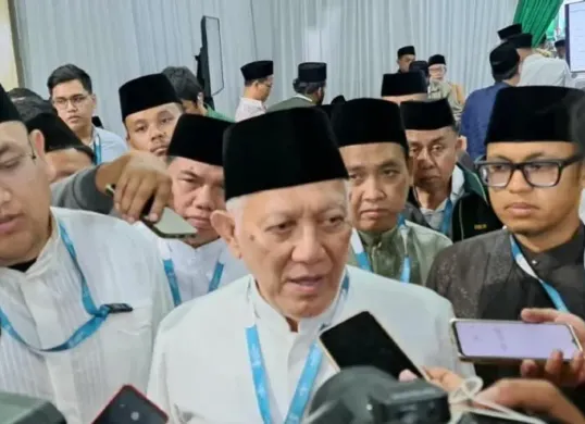 Profil KH Abdul Hakim Mahfudz atau Gus Kikin, Ketua Umum PBNU baru yang resmi terpilih dalam Muktamar ke-35 NU. (Sumber: Dok. NU Online)