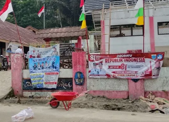 Gedung SDN Cikayas 1 di Kecamatan Angsana, Kabupaten Pandeglang, Banten, tengah dilakukan revitalisasi. (Sumber: Dok. Istimewa)