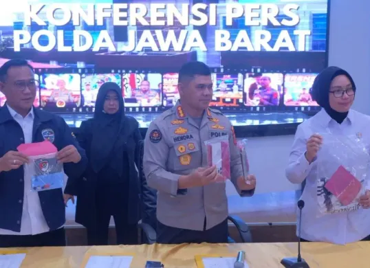 Jumpa pers Direktorat Siber Polda Jabar terkait kasus predator anak di Mapolda Jabar, Kota Bandung, Senin, 31 Agustus 2026. (Sumber: Dok. Istimewa)