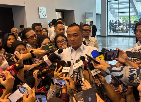 Mensesneg Prasetyo Hadi saat memberikan keterangan pers di SICC, Bogor, Senin 2 Februari 2026. (Sumber: Poskota/Giffar Rivana)