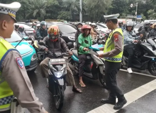 Satlantas Polres Metro Jakarta Barat gelar Operasi Keselamatan Jaya, Senin, 2 Februari 2026. (Sumber: Istimewa)