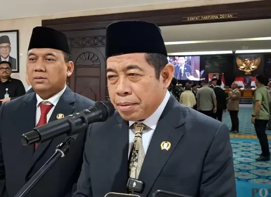 Ketua DPRD DKI Jakarta Khoirudin saat menyampaikan pernyataan kepada awak media di Gedung DPRD DKI Jakarta, Senin, 2 Februari 2026. (Sumber: Poskota/M Tegar Jihad)