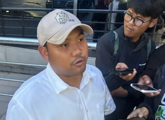 Kasat Reskrim Polres Bogor AKP Anggi Eko Prasetyo mendalami laporan Bahar bin Smith soal kasus pernyataan palsu yang dilayangkan istri anggota Banser terkait penganiayaan terhadap suaminya. (Sumber: Poskota/Giffar Rivana)