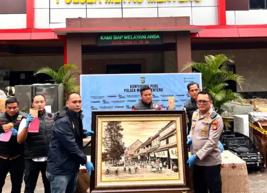 Polsek Metro Menteng membongkar kasus pencurian rumah kosong yang terjadi di kawasan Jakarta Pusat dengan total kerugian korban mencapai ratusan juta rupiah. (Sumber: Polsek Menteng)