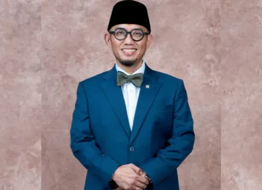 Potret Wamenhaj, Dahnil Anzar Simanjuntak yang memastikan tidak ada lagi petugas haji yang nebeng berhaji. (Sumber: haji.go.id)