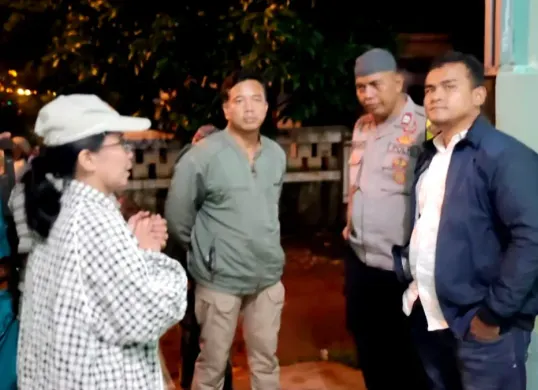 Potret pihak kepolisian meminta keterangan terkait meninggalnya driver ojol. (Sumber: Polsek Bojonggede)