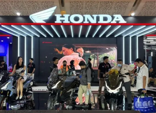 AHM di IIMS 2026 menghadirkan tujuh zona motor Honda, mulai urban hingga racing, lengkap dengan test ride dan edukasi keselamatan. (Sumber: Poskota/Aldi Harlanda Irawan)