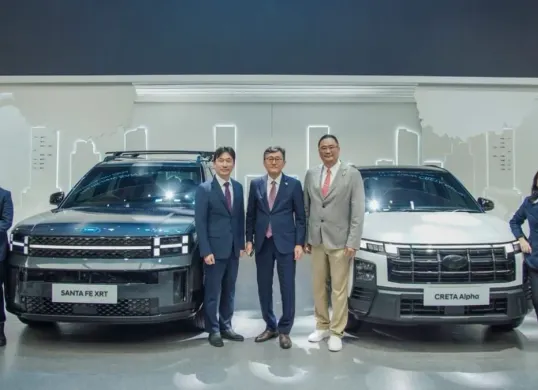Mobil Hyundai All-New Santa Fe XRT dan New CRETA Alpha di IIMS 2026, JIExpo, Kemayoran, Jakarta Pusat pada 5-15 Februari 2026. (Sumber: Dok. Hyundai)